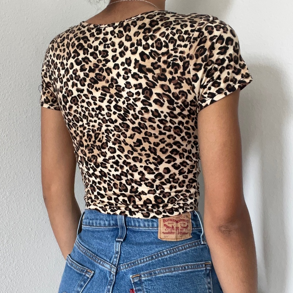 Leopard Rushed Croptop - Picture 2 of 5
